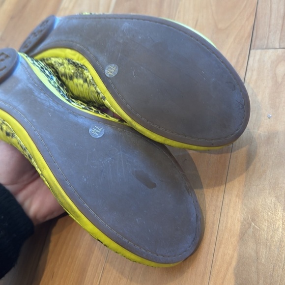 Tory Burch Snakeskin Embossed Ballet Flats Shoes Size 7 neon Yellow highlight - Picture 10 of 10